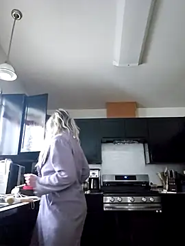 Snapshot of ScarletCallings420 chatting on 04.04.26 ScarletCallings420 online show from 04.04.26