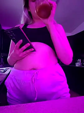 Snapshot of ScarletCallings420 chatting on 04.05.26 ScarletCallings420 online show from 04.05.26