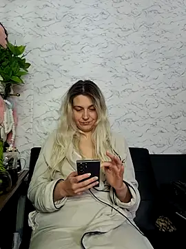 Snapshot of ScarletCallings420 chatting on 04.16.26 ScarletCallings420 online show from 04.16.26