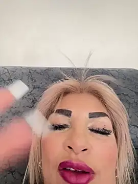 Snapshot of scarlett_sexx69 chatting on 09.10.25 scarlett sexx69 online show from 09.10.25