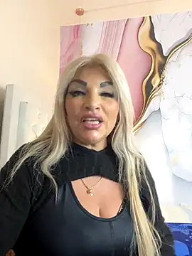 Snapshot of scarlett_sexx69 chatting on 09.18.25 scarlett sexx69 online show from 09.18.25