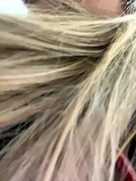 Snapshot of scarlett_sexx69 chatting on 09.19.25 scarlett sexx69 online show from 09.19.25