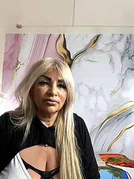 Snapshot of scarlett_sexx69 chatting on 09.24.25 scarlett sexx69 online show from 09.24.25