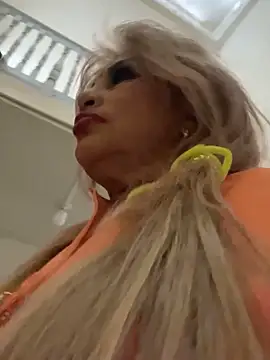 Snapshot of scarlett_sexx69 chatting on 09.27.25 scarlett sexx69 online show from 09.27.25