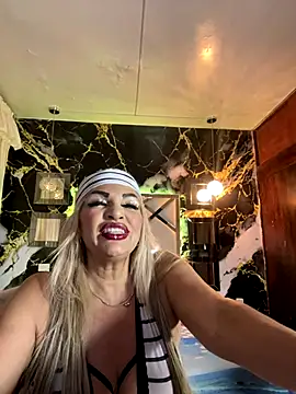 Snapshot of scarlett_sexx69 chatting on 10.04.25 scarlett sexx69 online show from 10.04.25