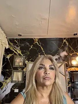 Snapshot of scarlett_sexx69 chatting on 10.11.25 scarlett sexx69 online show from 10.11.25