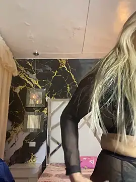 Snapshot of scarlett_sexx69 chatting on 10.13.25 scarlett sexx69 online show from 10.13.25