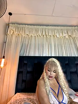 Snapshot of scarlett_sexx69 chatting on 11.09.25 scarlett sexx69 online show from 11.09.25