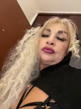 Snapshot of scarlett_sexx69 chatting on 11.10.25 scarlett sexx69 online show from 11.10.25