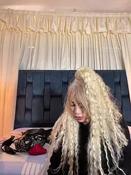 Snapshot of scarlett_sexx69 chatting on 11.11.25 scarlett sexx69 online show from 11.11.25