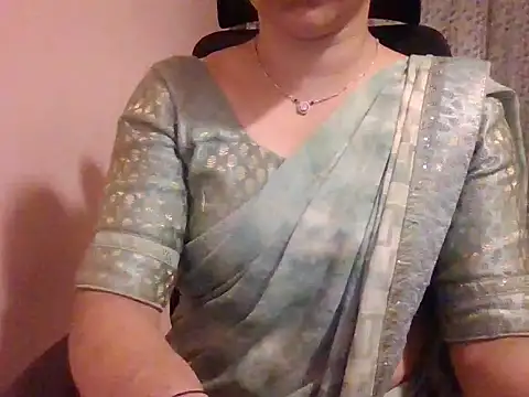 Snapshot of Pinky_4 chatting on 03.08.25 Pinky 4 online show from 03.08.25