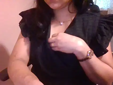 Snapshot of Pinky_4 chatting on 11.12.25 Pinky 4 online show from 11.12.25