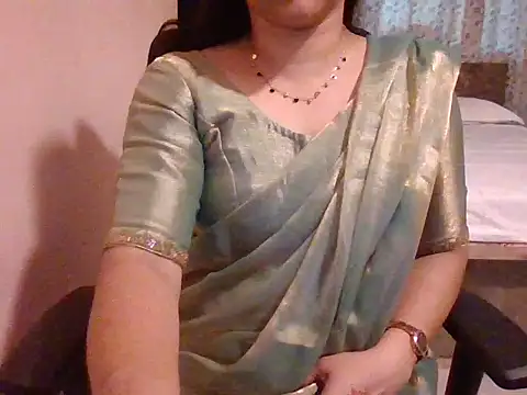 Snapshot of Pinky_4 chatting on 11.17.25 Pinky 4 online show from 11.17.25