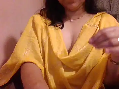 Snapshot of Pinky_4 chatting on 11.28.25 Pinky 4 online show from 11.28.25