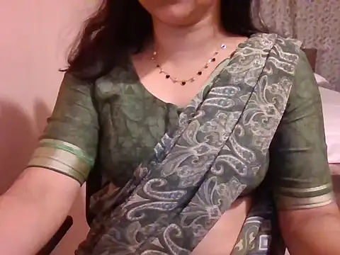 Snapshot of Pinky_4 chatting on 11.30.25 Pinky 4 online show from 11.30.25