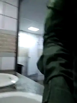 Snapshot of alfaromeoromeo chatting on 11.04.25 alfaromeoromeo online show from 11.04.25