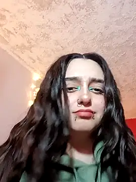 Snapshot of IvonneT chatting on 12.17.25 IvonneT online show from 12.17.25