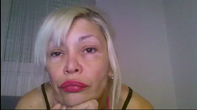 Snapshot of EvaaMina chatting on 05.04.26 EvaaMina online show from 05.04.26