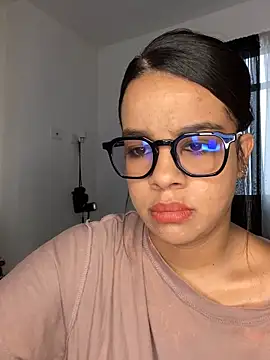 Snapshot of trianawhite chatting on 12.03.24 trianawhite online show from 12.03.24