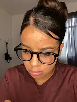 Snapshot of trianawhite chatting on 12.10.24 trianawhite online show from 12.10.24