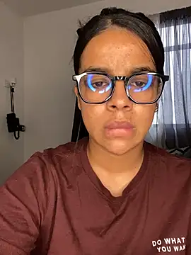 Snapshot of trianawhite chatting on 12.10.24 trianawhite online show from 12.10.24