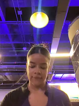 Snapshot of trianawhite chatting on 12.19.24 trianawhite online show from 12.19.24