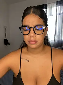 Snapshot of trianawhite chatting on 12.28.24 trianawhite online show from 12.28.24