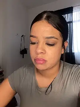 Snapshot of trianawhite chatting on 01.10.25 trianawhite online show from 01.10.25