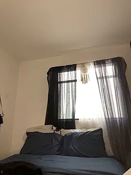 Snapshot of trianawhite chatting on 09.29.25 trianawhite online show from 09.29.25