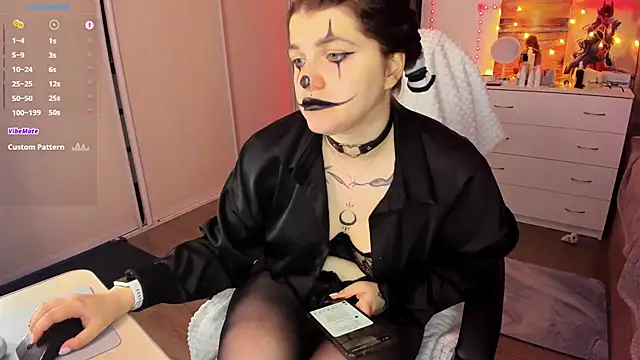 Snapshot of Ophelia_mm chatting on 11.02.25 Ophelia mm online show from 11.02.25