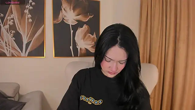 Snapshot of AnaDurant chatting on 10.11.25 AnaDurant online show from 10.11.25