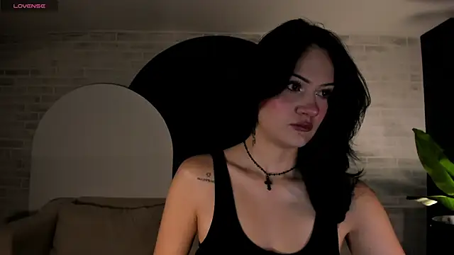 Snapshot of AnaDurant chatting on 10.18.25 AnaDurant online show from 10.18.25
