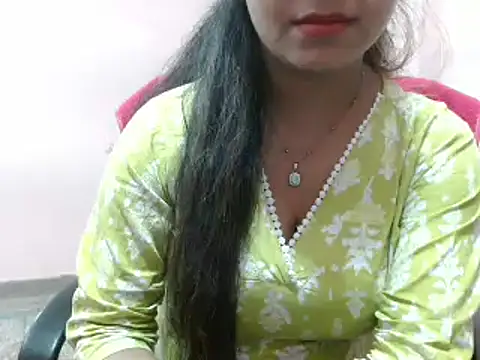 LovingPihu online show from 02.18.25