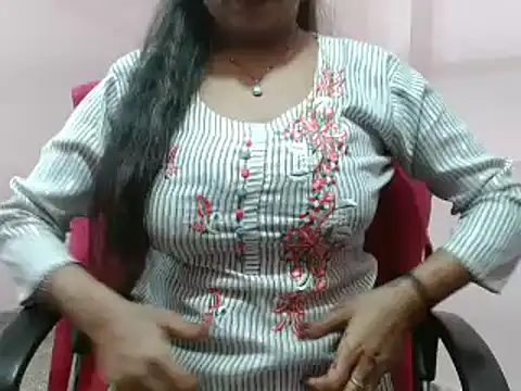 LovingPihu online show from 03.03.25