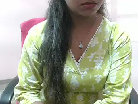 LovingPihu online show from 03.15.25
