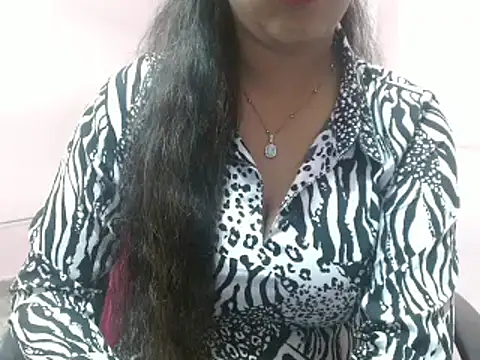 LovingPihu online show from 03.17.25