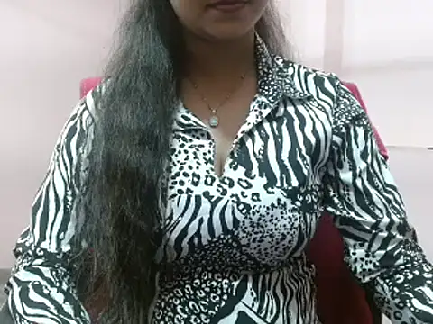 LovingPihu online show from 03.17.25
