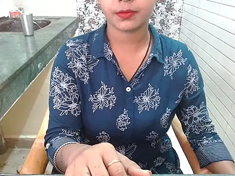LovingPihu online show from 10.14.25