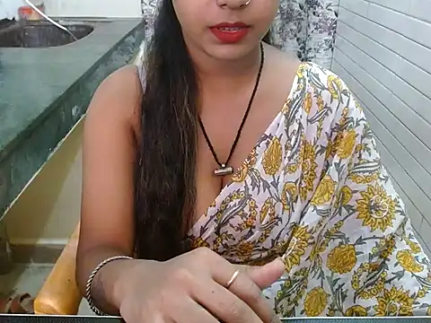 LovingPihu online show from 10.16.25