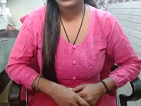 LovingPihu online show from 10.19.25
