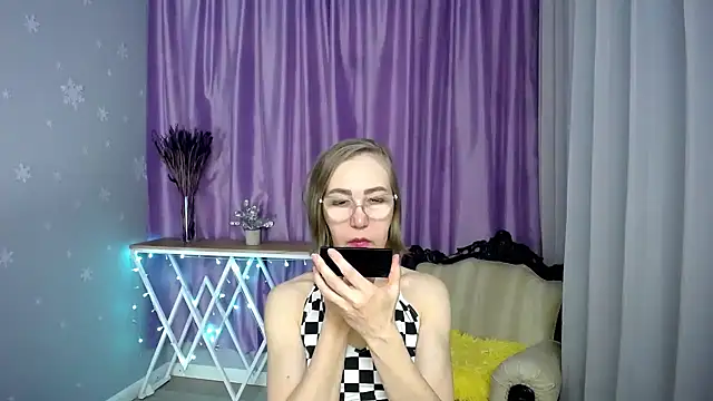 queen a n i online show from 04.14.26