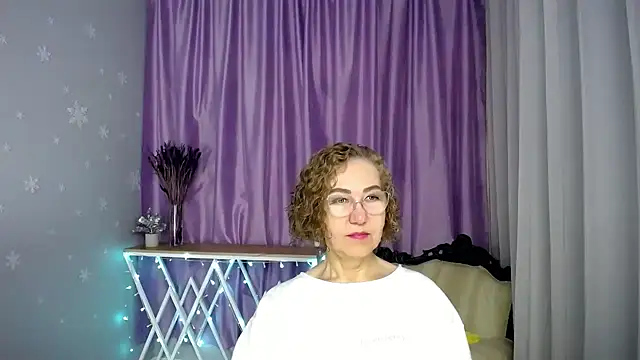 Snapshot of queen_a_n_i chatting on 06.14.26 queen a n i online show from 06.14.26