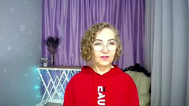 Snapshot of queen_a_n_i chatting on 06.18.26 queen a n i online show from 06.18.26