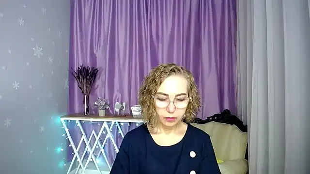 Snapshot of queen_a_n_i chatting on 07.08.26 queen a n i online show from 07.08.26