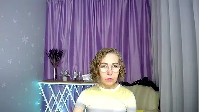 Snapshot of queen_a_n_i chatting on 07.13.26 queen a n i online show from 07.13.26