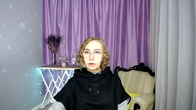 Snapshot of queen_a_n_i chatting on 07.18.26 queen a n i online show from 07.18.26