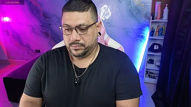 Snapshot of jacoob_woods chatting on 04.19.26 jacoob woods online show from 04.19.26