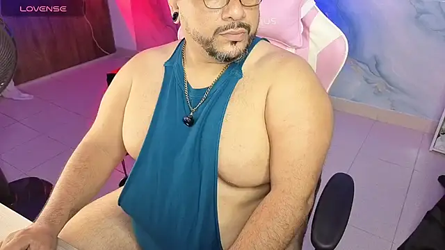 Snapshot of jacoob_woods chatting on 05.18.26 jacoob woods online show from 05.18.26