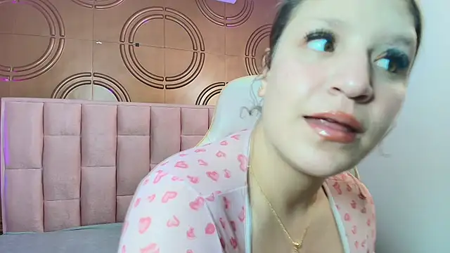 Snapshot of valeriaa19 chatting on 06.23.26 valeriaa19 online show from 06.23.26