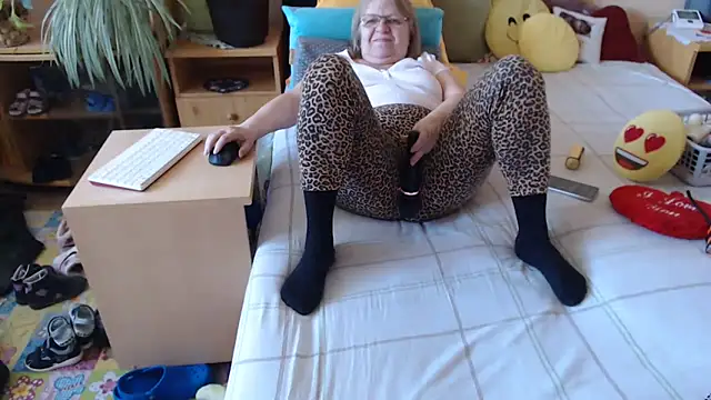 Snapshot of Margaret-milf chatting on 04.23.26 Margaret-milf online show from 04.23.26